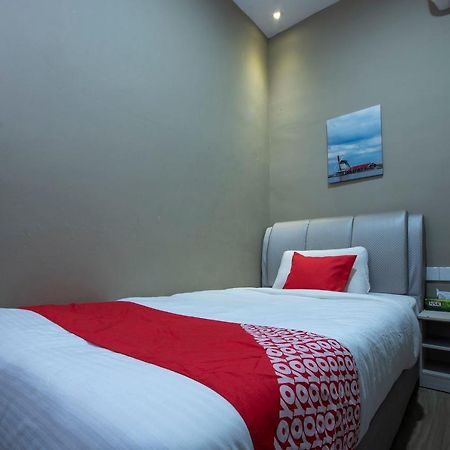 Oyo 90231 Hotel By The Park Plt Johor Bahru Exteriér fotografie